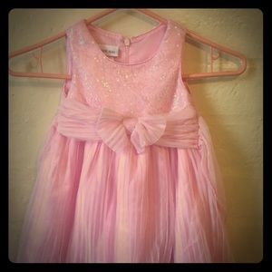 Beautiful baby pink Bonnie jean formal kids dress